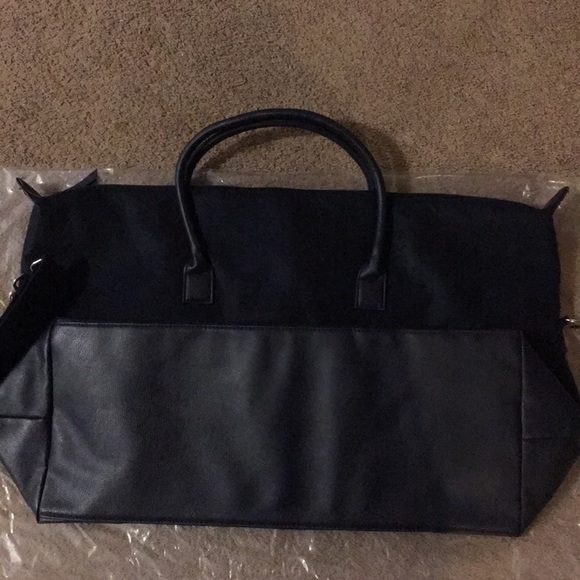 CLEAN OUT SALE!!!! DSW Weekender Duffle Bag - Picture 8 of 8